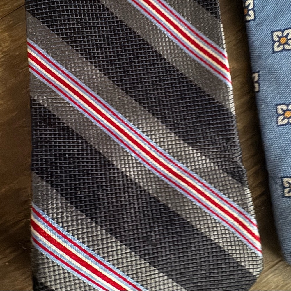 Elegant Blue and Black Patterned Ties for Men - Picture 2 of 7
